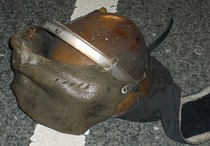 Beschädigter Helm