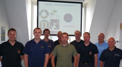 Die Teilnehmer verschiedener BF, FF, WF und dem THW