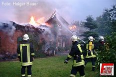 Brandhaus mit eingestürztem Dach